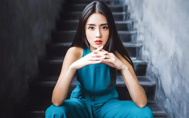 性感高冷美女高清桌面壁纸