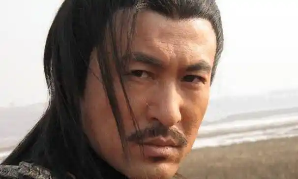 出到快30年的肖荣生,特别注重学历,他认为有知识才能是优秀明星_时候