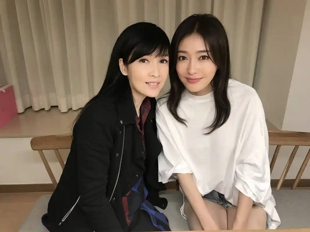 敢和周慧敏合影的女明星,那得有多大的勇气?