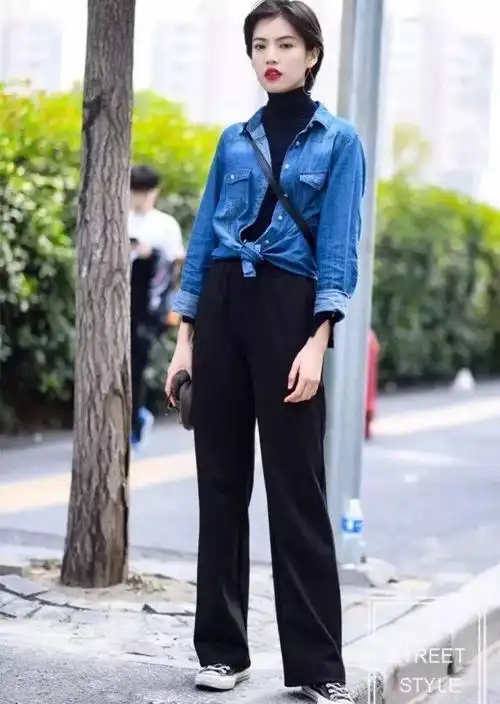 女生复古牛仔衣怎么搭配(牛仔外套穿什么裤子好看图片 )_小强知识网