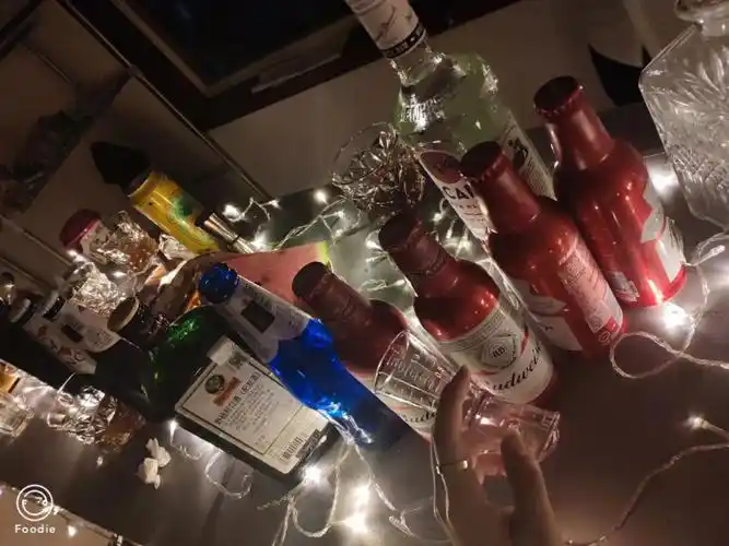 是爱喝酒不敢去酒吧的怂怂是爱自由,也是芸芸众生最平凡的女子#人氣酒