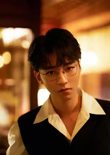 王俊凯微博之夜造型,多图预警