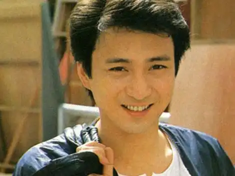 60岁汤镇业小25岁的二婚妻子近照,被网友称为:双胞胎专业户_凤凰网