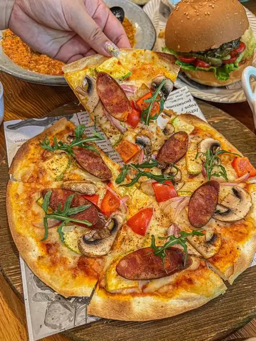 观音桥超小众宝藏西餐60薄底手工披萨赞爆