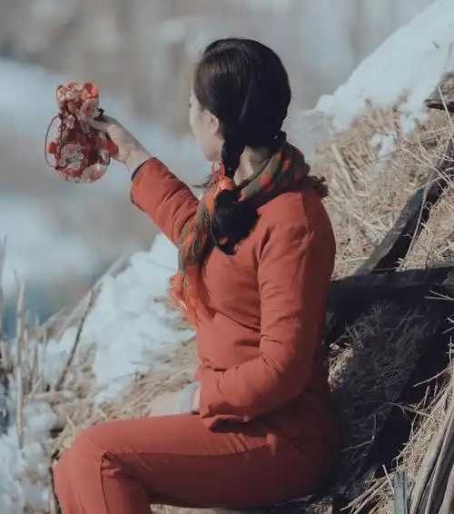 摆手哎~~妹妹站在圪梁梁上哥哥他站在那个沟想起我的那个亲亲呀泪满流