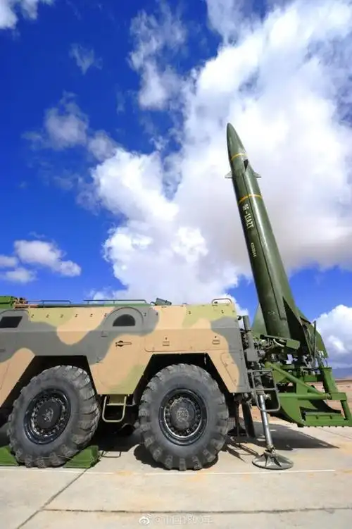 中国东风11azt导弹让外媒晕头,一张照片显万箭齐发