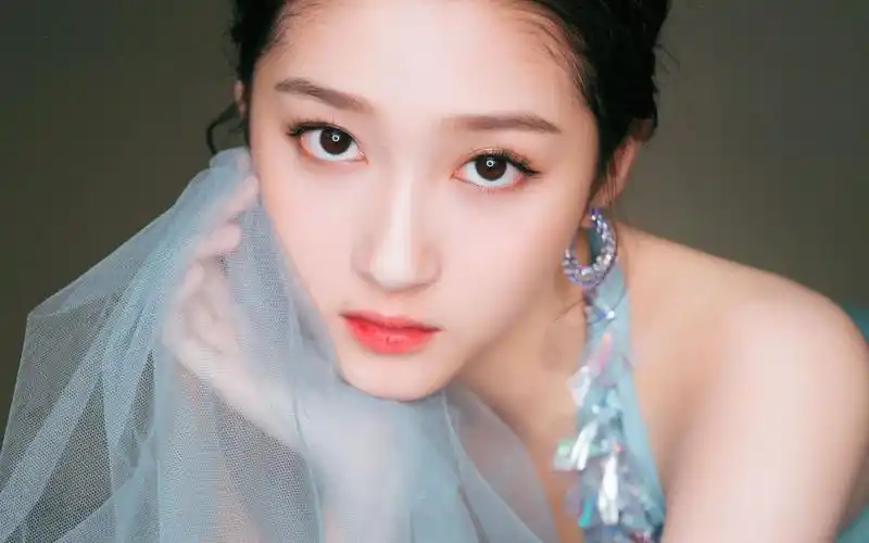 关晓彤性感露背图片壁纸(5/9)