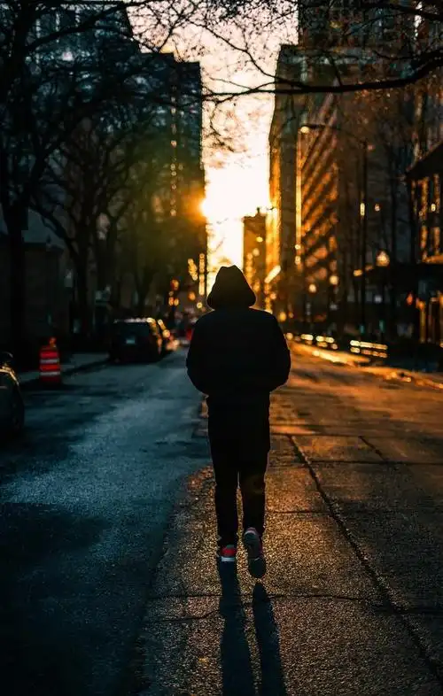 本素材作品名称为夕阳孤独背影图片,素材编号是3277733, 						是一张