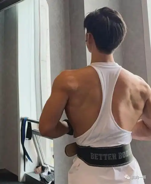 185cm山东男教练私照疯传肌肉身材太撩了