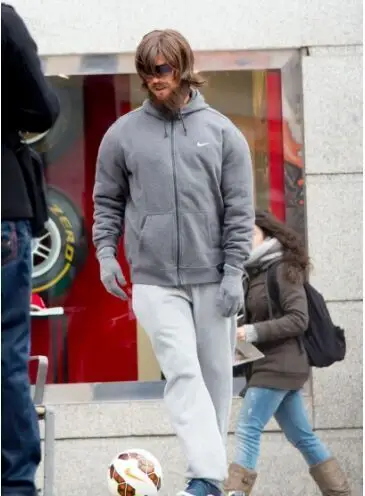 图明星街头乔装节目c罗扮流浪汉揭面引发围观