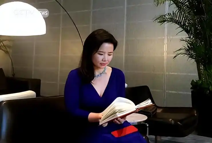 央视女主持成蕾,潜藏了18年的"间谍",说错1句话泄露身份