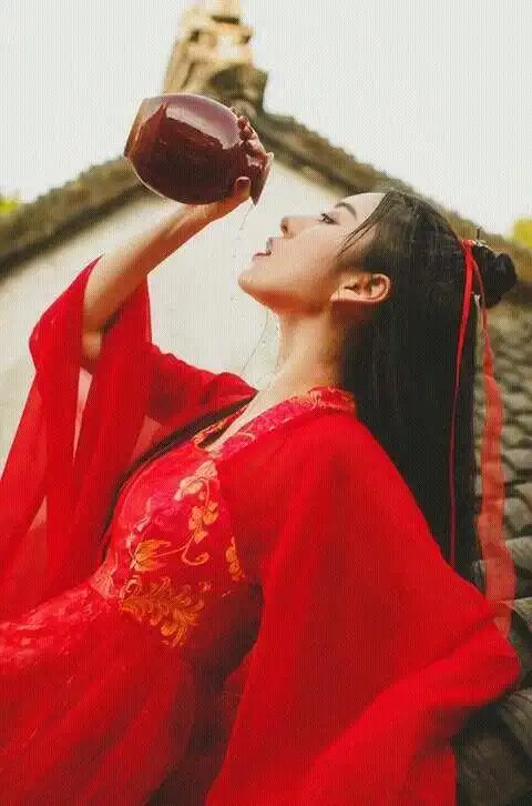 十二星座女古装饮酒挑战白羊霸道狮子洒脱这个星座却成酒鬼