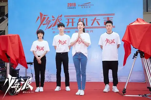 少年派开机曝光全阵容张嘉译闫妮送新生