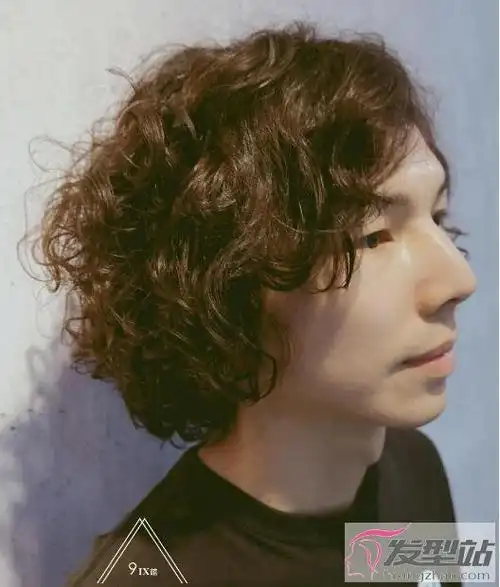 男生嬉皮卷烫发凌乱小卷发型今年非常火