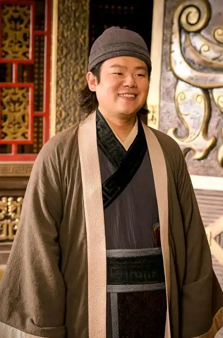 新片没火,岳云鹏坦言演电影没自信,郭德纲为何屡败屡战拍电影?