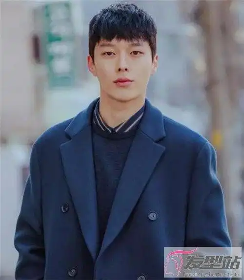 男神发型空气感的男生短发,喜欢运动的男生都喜欢的发型款式,不分年龄