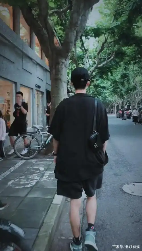 肖战——看着背影会心动,你回头时,我们一直在