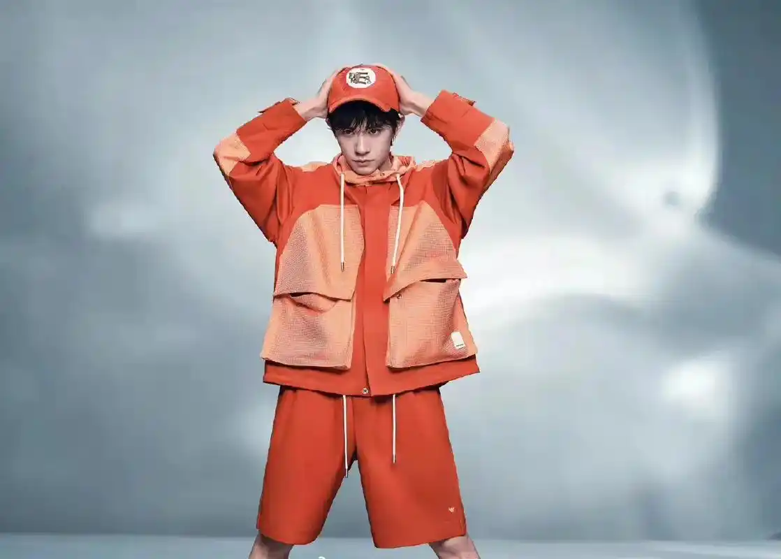 橙色玺 ta单独一朵 #易烊千玺 #千纸鹤 - 抖音