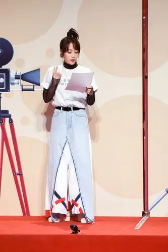 蓝盈莹搭档沈腾演喜剧 傻夫妻"车祸"现场引爆笑