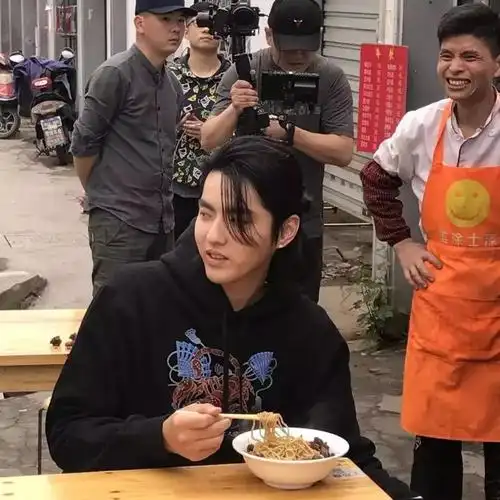 吴亦凡真的要靠大碗宽面吃遍天
