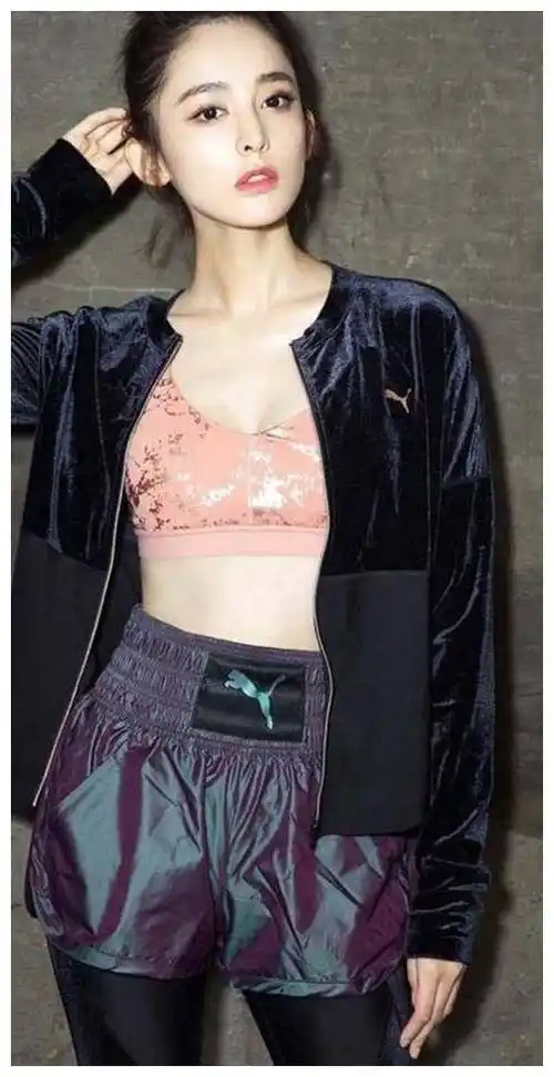 原创古力娜扎吊带背心搭配修身打底裤尽显马甲线好身材