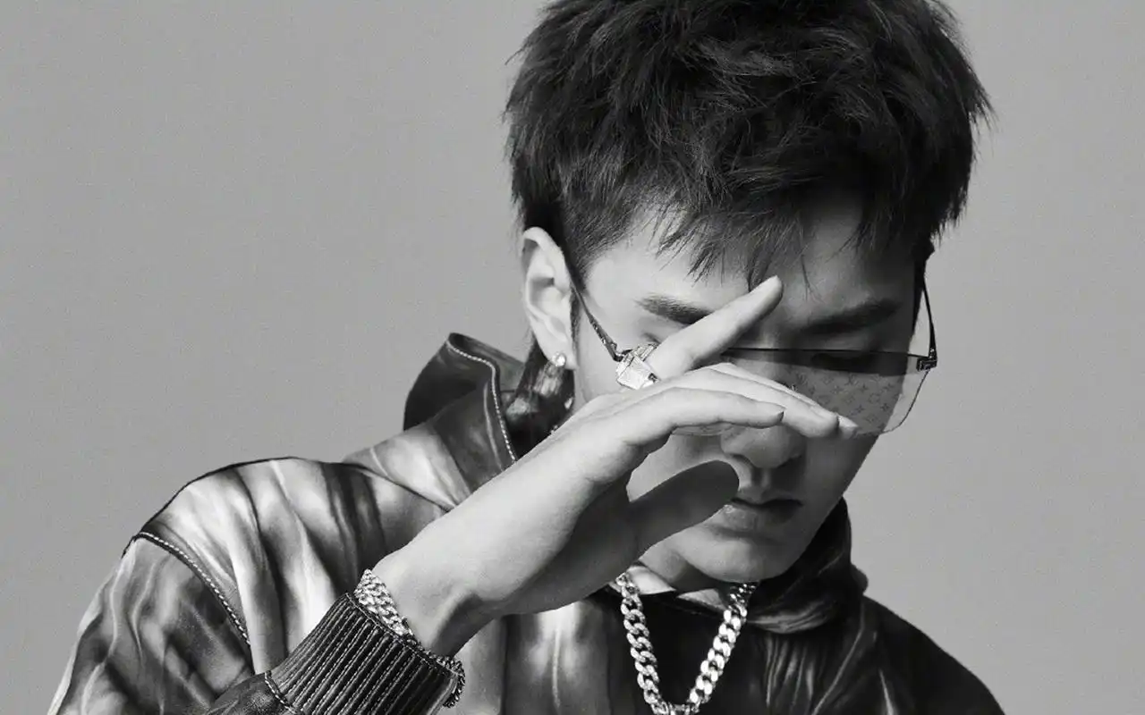 吴亦凡酷帅写真图片桌面壁纸高清大图预览1920x1200_大陆明星下载_美