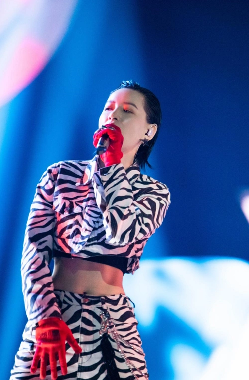 成团不怕撞型,李斯丹妮称自己是"团宠"也是"团欺"