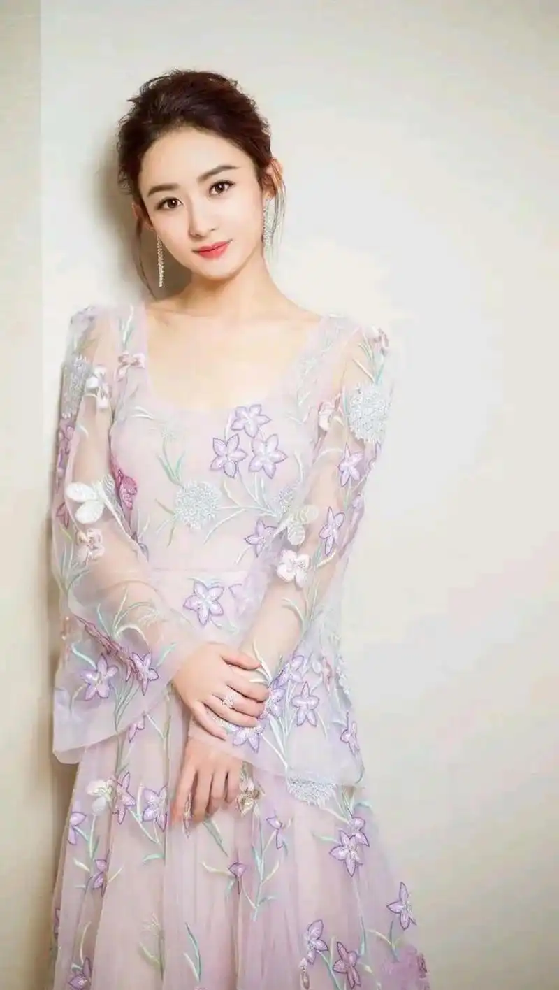 赵丽颖早年照片让人赏心悦目