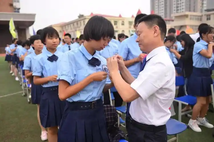 峥嵘七秩桃李五洲乐学三载精彩一生石家庄二中西校区隆重举行新学年