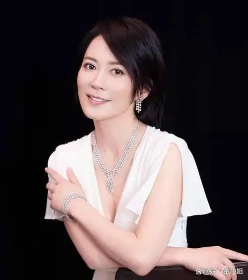 越老越有女人味的女星!52岁俞飞鸿性感丰满,美得让人上头!