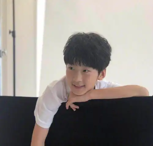 天天经纪人晒其近况,11岁张悦轩帅气赶超张亮,妹妹为天天加油