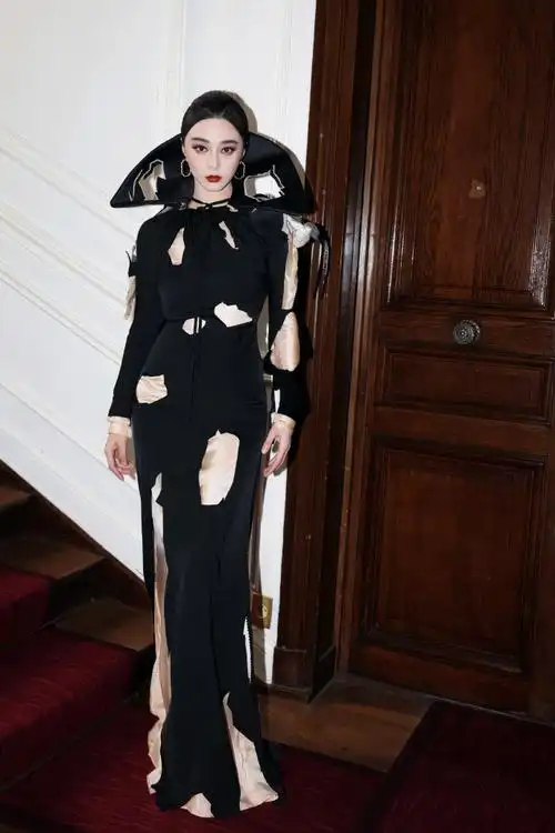 fanbeauty代言人范冰冰#身着高定华服,受邀出席#巴黎高定时装周#品牌