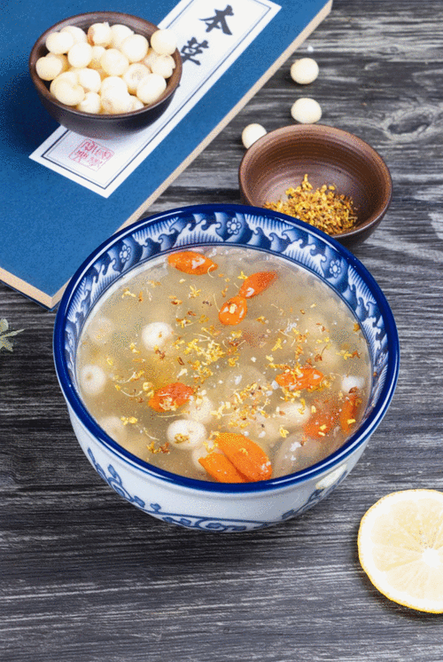 简单的例如鸡头米糖水,或者再放些桂花,莲子,银耳,小圆子搭配,舌尖的