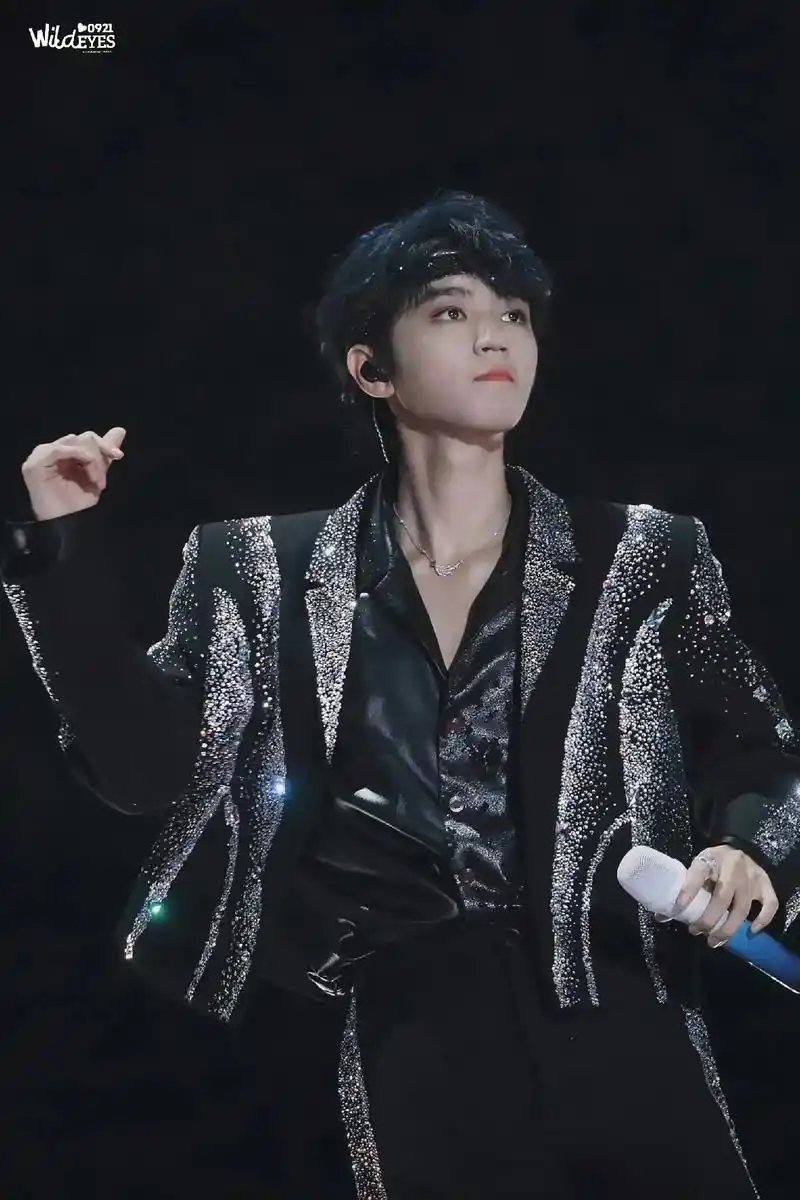 王俊凯 #王俊凯蓝发造型 #tfboys十周年 #绝美 真 - 抖音