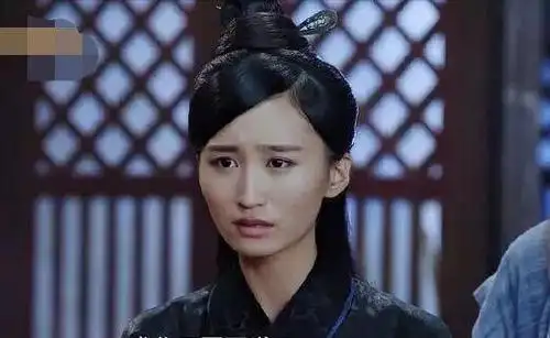 聂欢,之前也是一个演员,她以前和嘉伦一起演过电视,但是她并不是主演