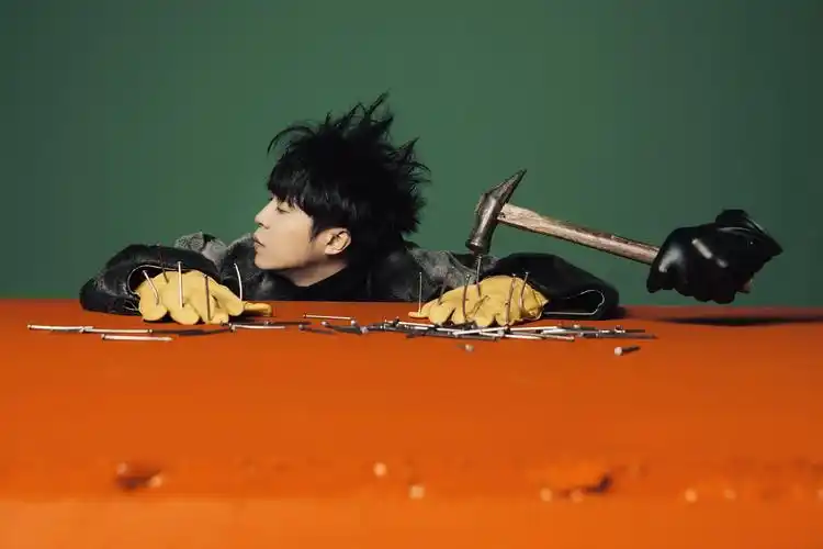 出生于最对的时刻吴青峰首张专辑太空人正式上线