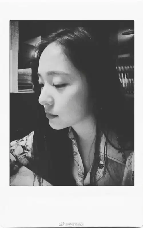 郑秀晶 完美侧颜,高挺鼻梁,秀晶的鼻子能滑滑梯