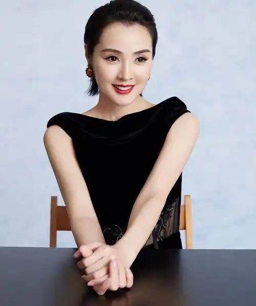 揭秘这位50岁仍单身的影后传奇_姜宏波_成功_演技