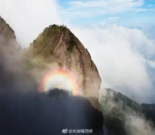 四川省丨巴中市平昌县佛头山景区现佛光奇观持续了30分钟左右