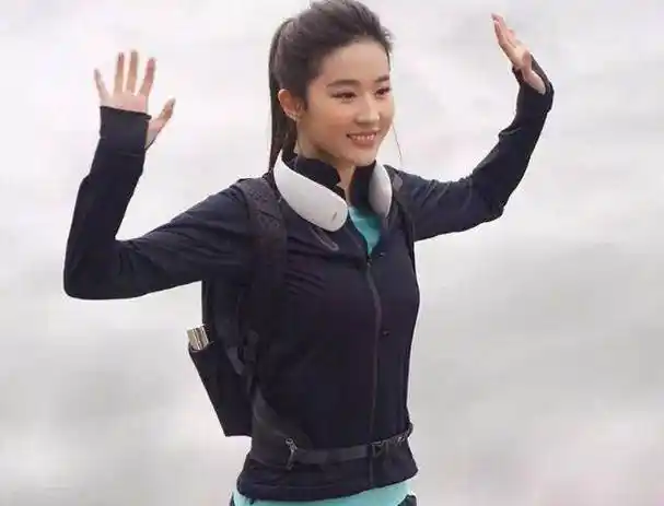 "神仙姐姐"刘亦菲,运动装大显好身材,30多岁的气质让人羡慕_锻炼_健身