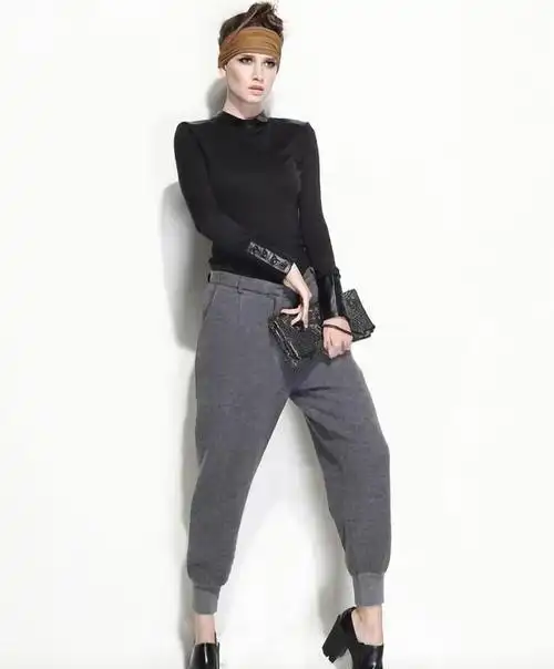 女生穿灰色运动裤如何搭配才能显出个人美试试这4种搭配吧