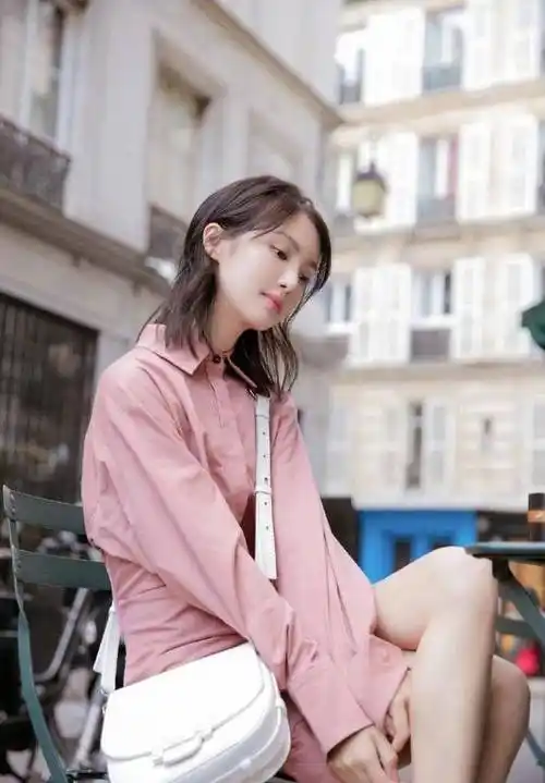 卡斯柏天黑不老实,左手碰金晨"隐私部位",女方被吓坏大喊开灯_金辰