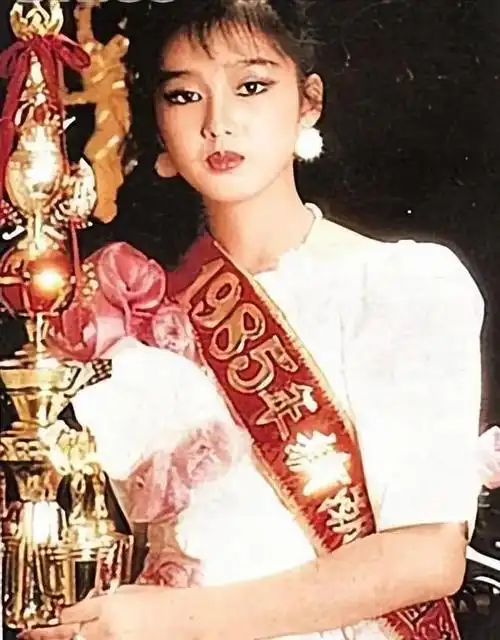 朱丽倩的背景可不简单,她的爸爸是一个国外的联邦州的富豪,年收入高达