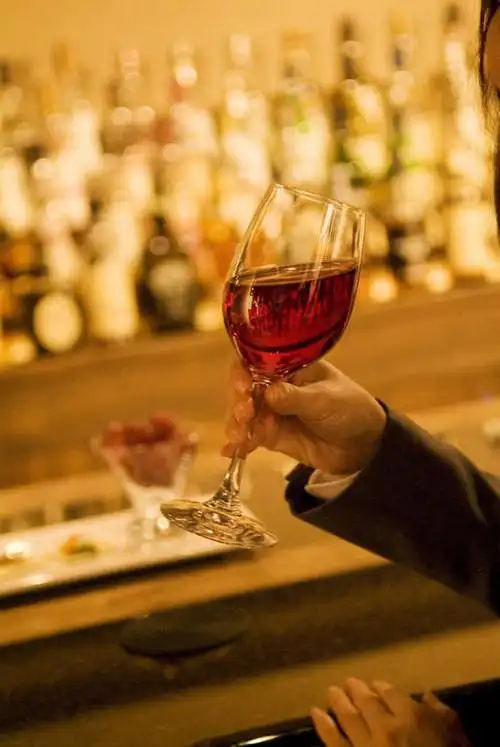 葡萄酒,东方人,一个人,商务人士,商务女性,餐厅,竖图,俯视,室外,特写