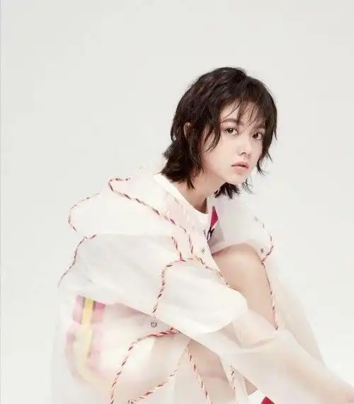 赵今麦短发很软萌休闲风服装简单好看原来这就是17岁的模样