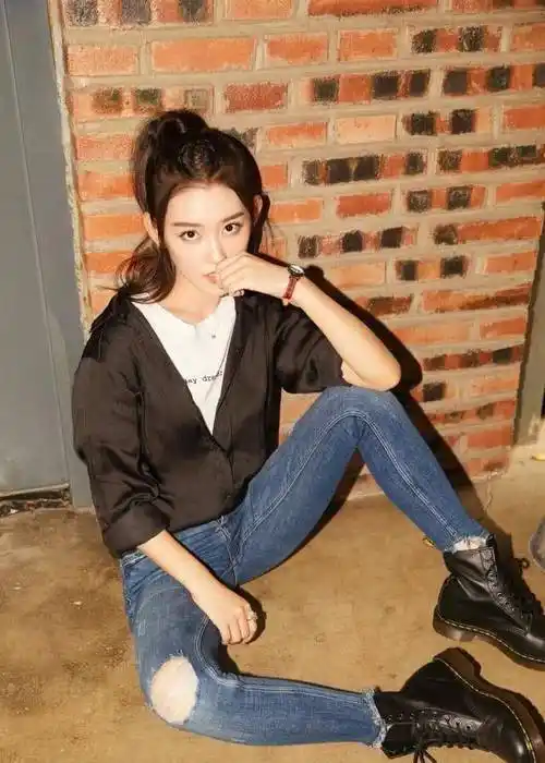 当年的小童星蒋依依终于长大如今比关晓彤更加有灵气