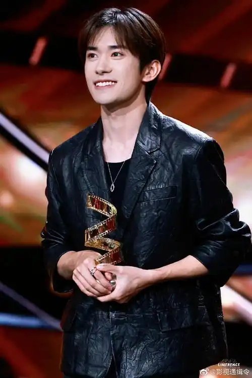 易烊千玺哪儿去了##微博电影之夜