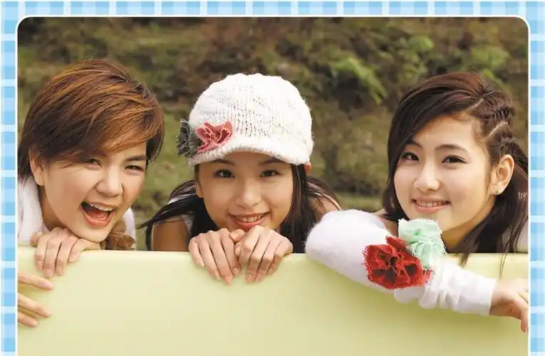 she中曾经的假小子ella成了最早结婚生子得那个