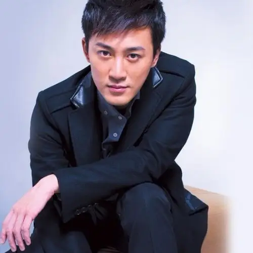 林峰 香港早期一代男神 塑造了很多的经典的角色 实力与颜值兼备 包括