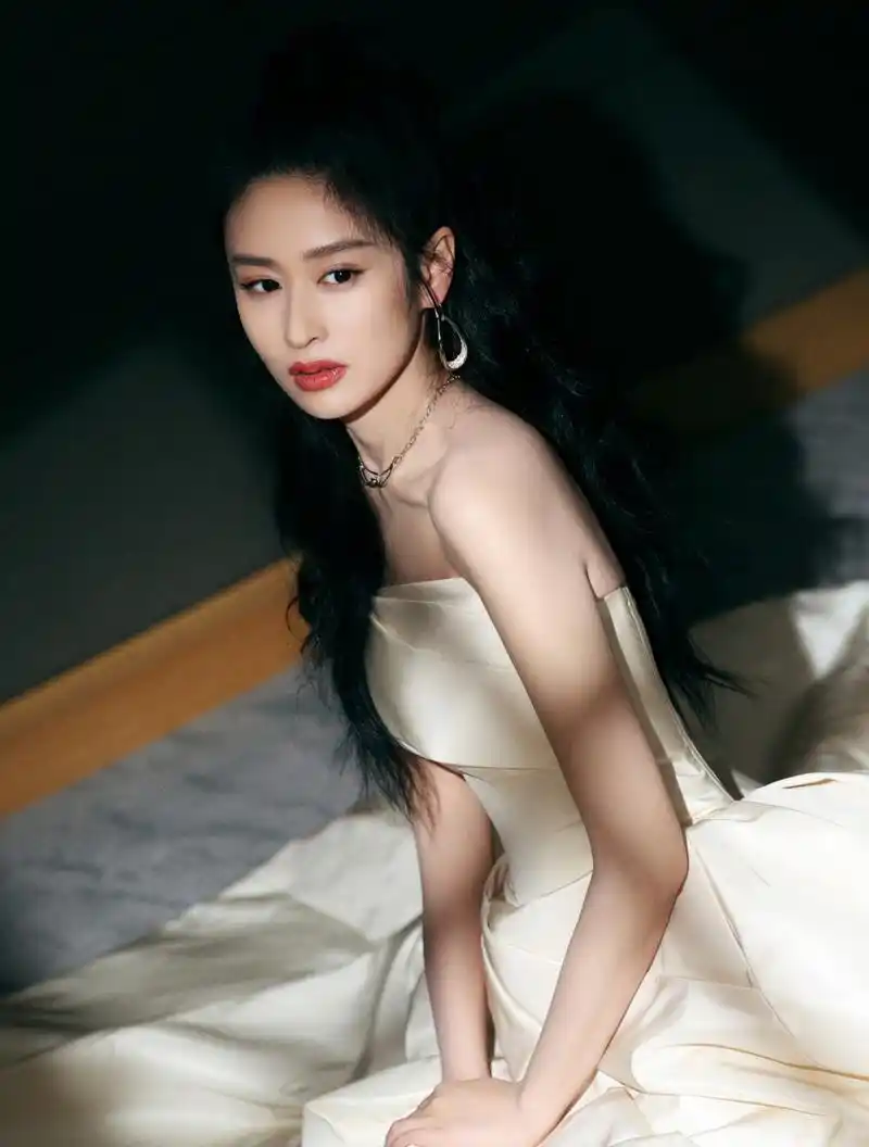 颖儿  白色深v礼服 676767